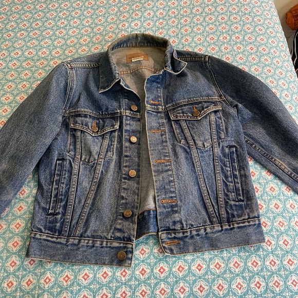 Jean jacket. - Picture 2 of 3